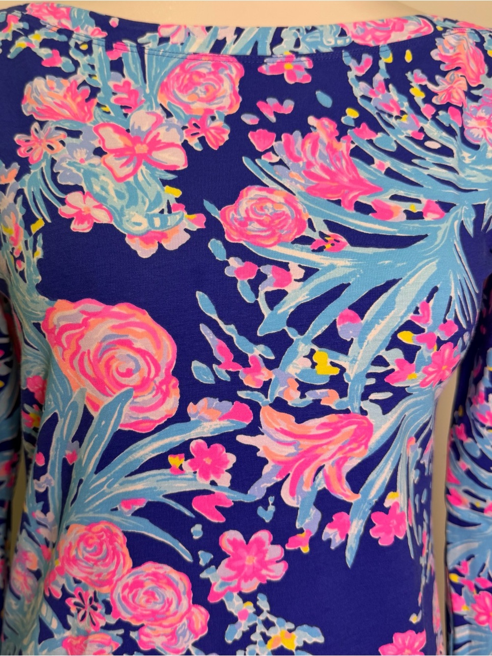 Lilly Pulitzer Sugartown Blue Floral Knit Top Size S Button Cuff Boat Neck - Picture 2 of 8